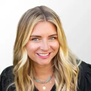 Corissa Benn - Concihairge Stylist